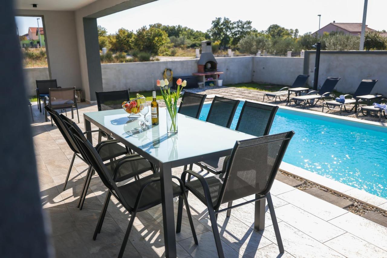 Villa Tia With Heated Pool & Jacuzzi Murvica  Exterior foto